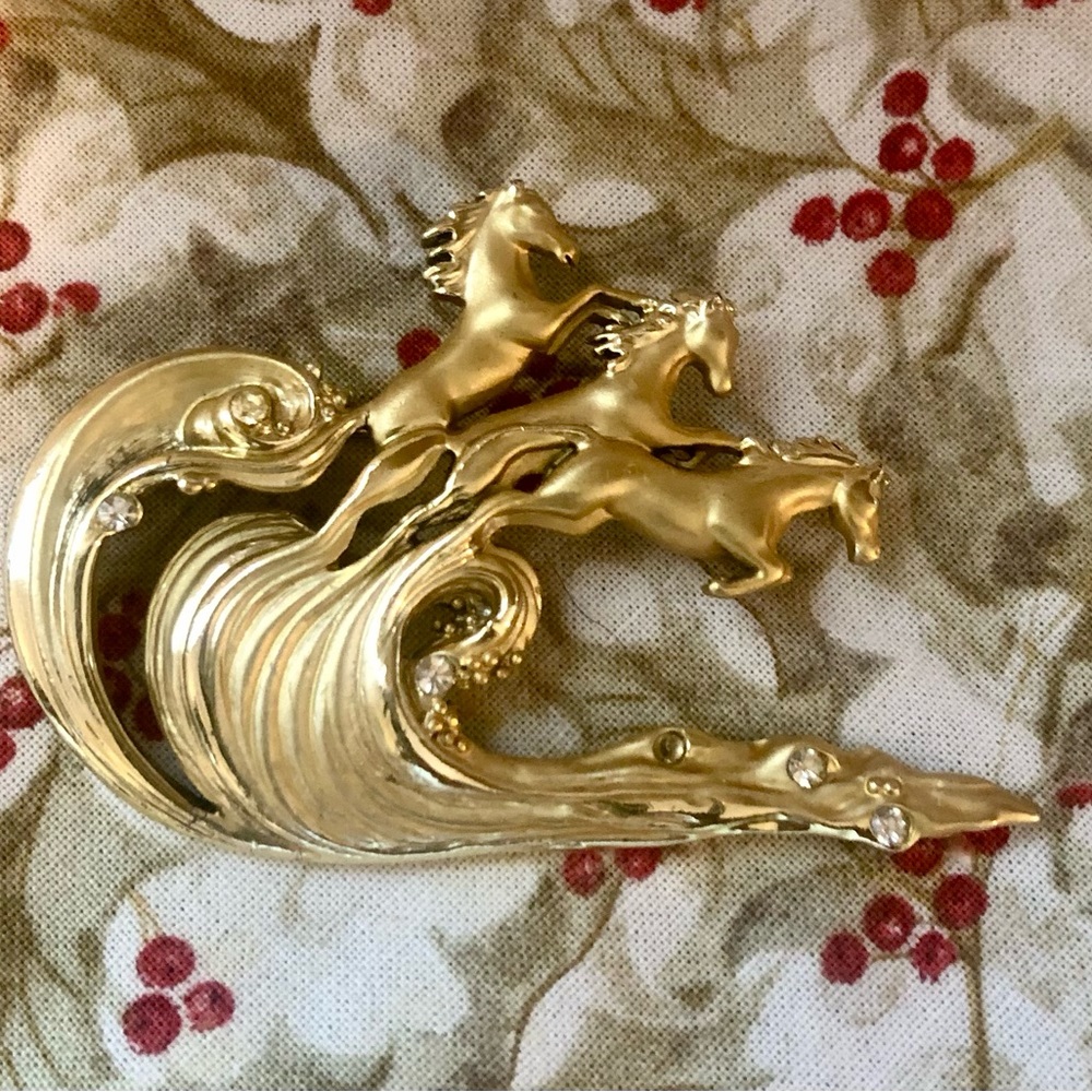 AJC Brushed Gold Horse Wave Brooch Pin